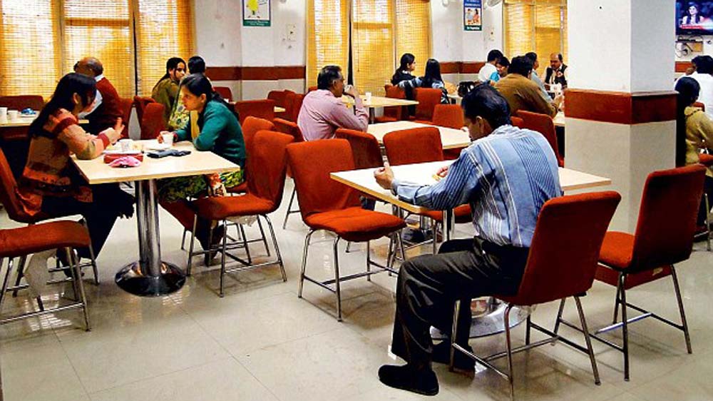 IRCTC to open food outlets at stations; in talks with companies