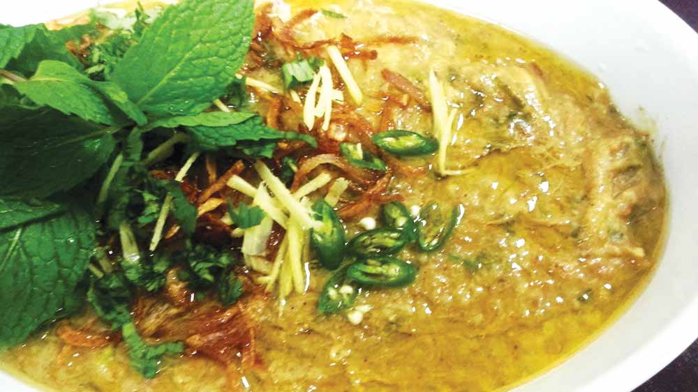 Shiraz offering Haleem for Ramadan