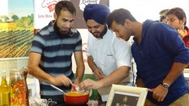 Delhi Daredevils team shows cooking skills at Fresc Co, Ambience Mall Delhi Daredevils team shows cooking skills at Fresc Co, Ambience Mall