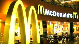 Tomato slips out of Mcdonald’s burgers Tomato slips out of Mcdonald’s burgers
