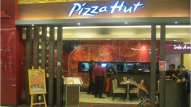 Pizza Hut unveils ‘chatbot' who takes order from your Facebook and Twitter account Pizza Hut unveils ‘chatbot' who takes order from your Facebook and Twitter account